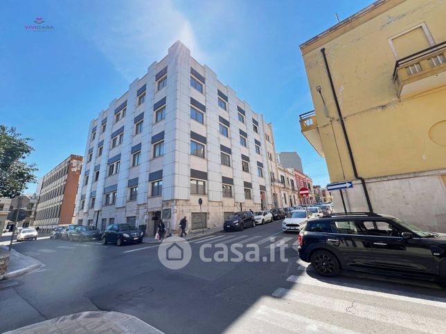 Ufficio in commerciale in Via Vincenzo Petruzzi 16