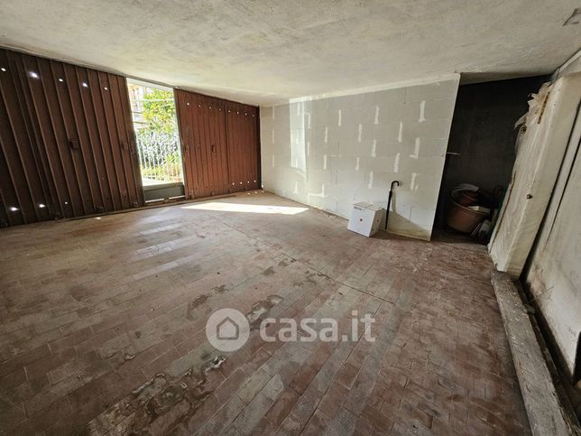 Box/posto auto in residenziale in Via Mentana