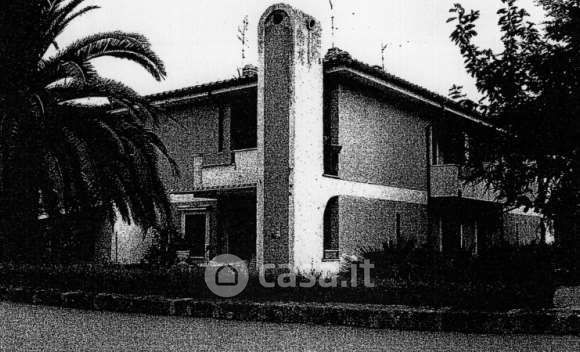 Villa in residenziale in Via Volturno