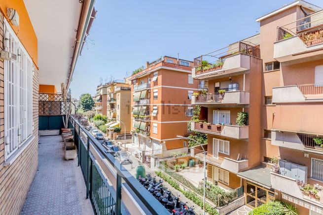 Appartamento in residenziale in Via Luciano Zuccoli