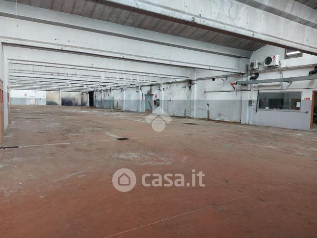 Capannone in commerciale in Via Galileo Galilei 16