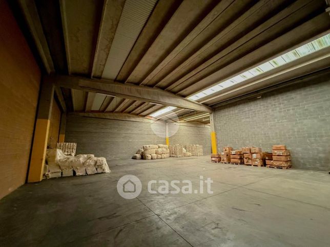Capannone in commerciale in Via Romanino 1
