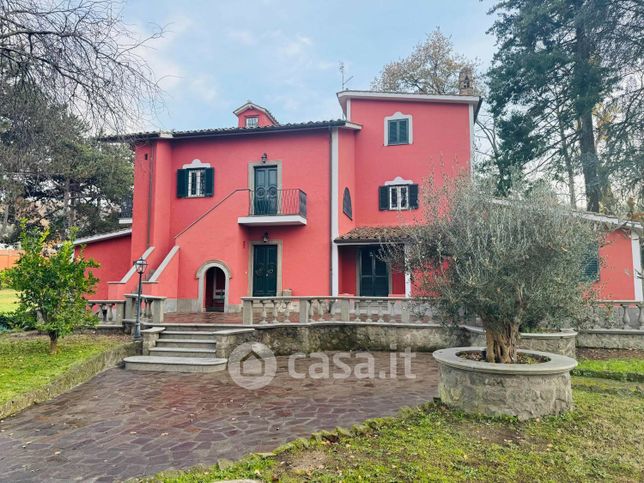 Villa in residenziale in Via Spinabella 3