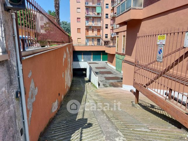 Box/posto auto in residenziale in Via B. Cellini 4