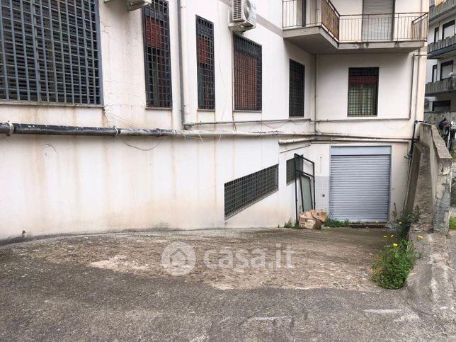 Negozio/locale commerciale in commerciale in Via Kennedy