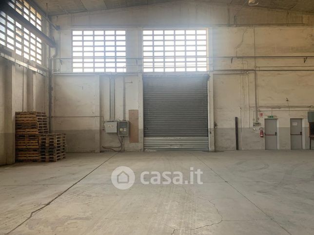 Capannone in commerciale in Via Seminella