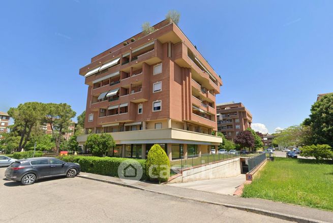 Box/posto auto in residenziale in Via Sandro Pertini