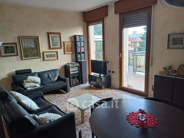 Appartamento in residenziale in Viale Vittorio Alfieri 6