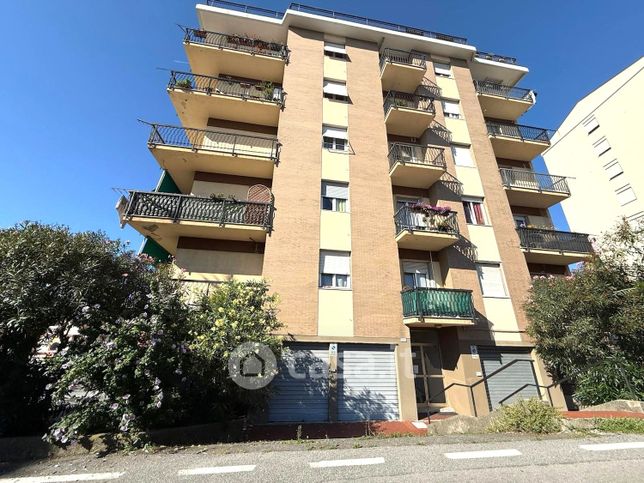 Negozio/locale commerciale in commerciale in Via Luciano Romagnoli 27