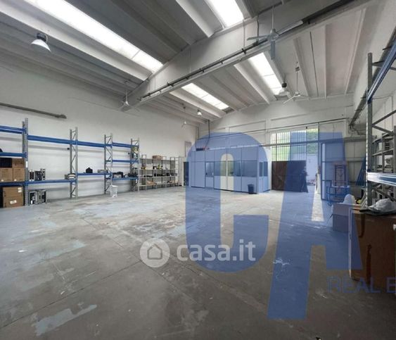 Capannone in commerciale in Via Cottolengo