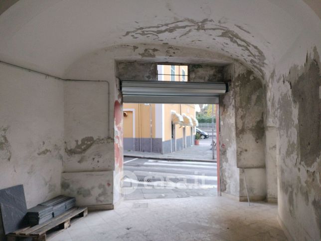 Box/posto auto in residenziale in Piazza Costanzo Laura 3 R