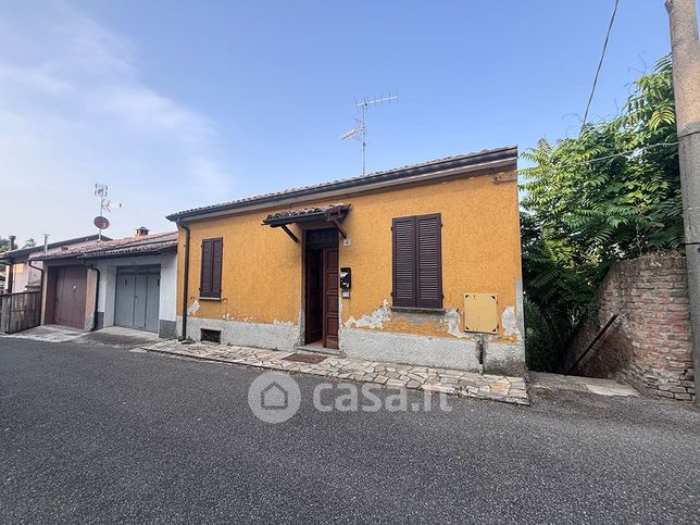 Casa indipendente in residenziale in Circonvallazione Luigi Cantù