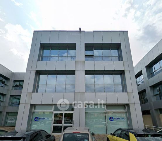 Ufficio in commerciale in Via Pasquinelli 2 /a