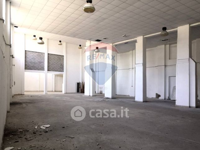 Capannone in commerciale in Via Marco Mastacchi 31