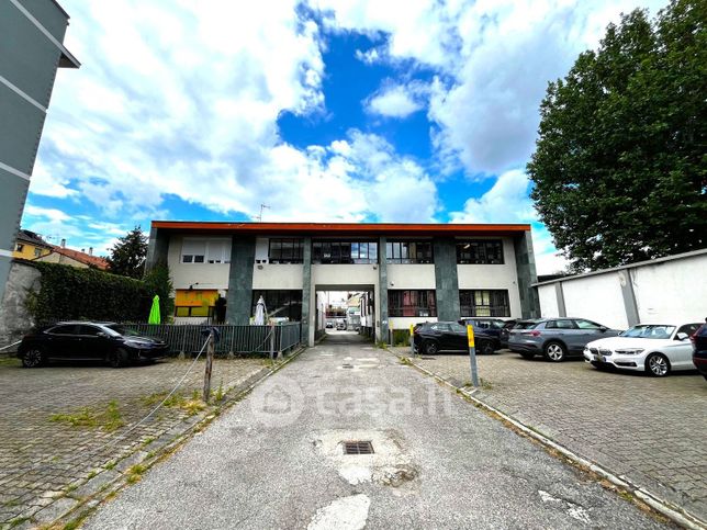 Ufficio in commerciale in Via Andrea Cesalpino 60