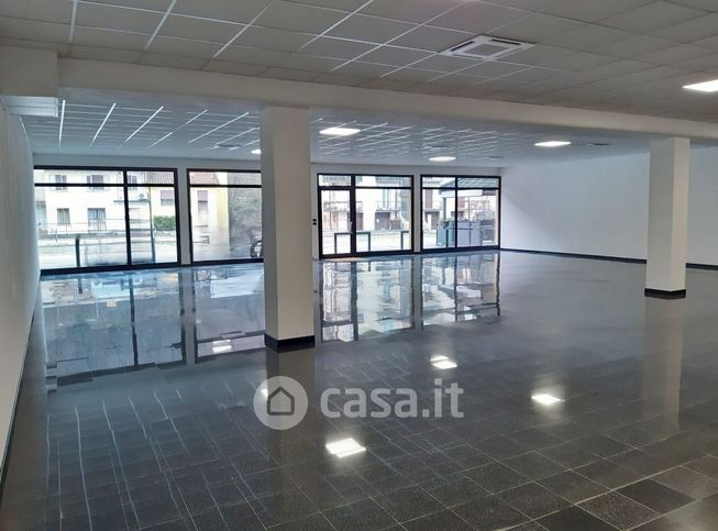 Ufficio in commerciale in Viale Sant' Agostino