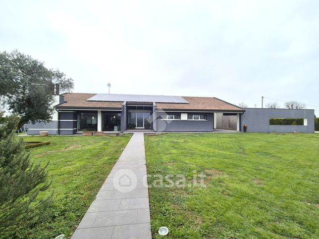 Villa in residenziale in Via Sabbioni