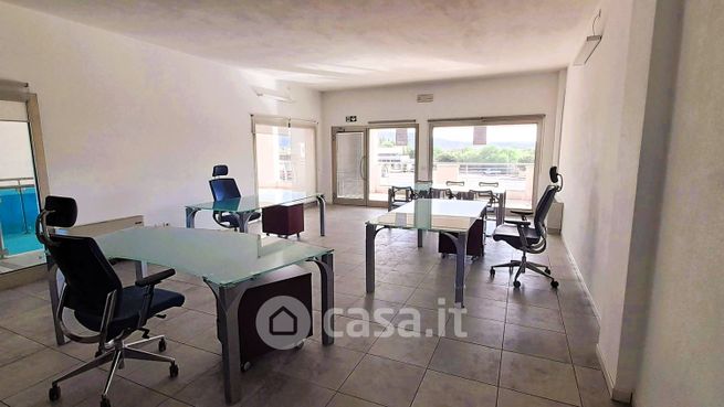 Ufficio in commerciale in Viale Aldo Moro 367