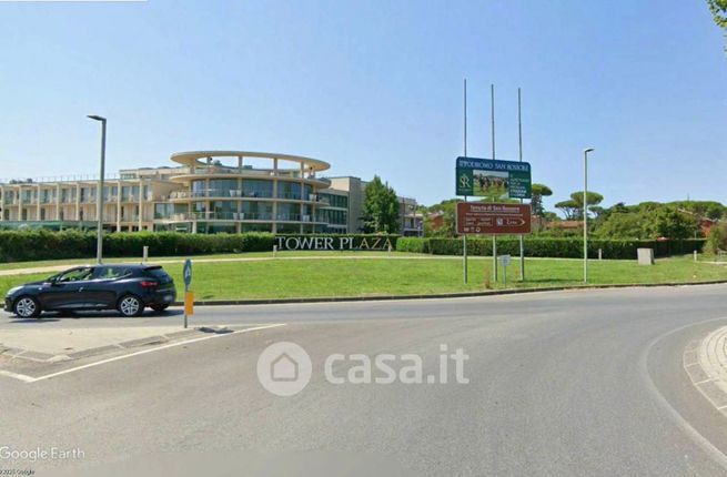 Casa bi/trifamiliare in residenziale in 