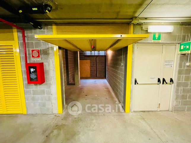 Garage/posto auto in residenziale in Via Francesco Brioschi 65