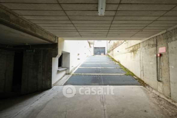 Box/posto auto in residenziale in Via Dante Alighieri