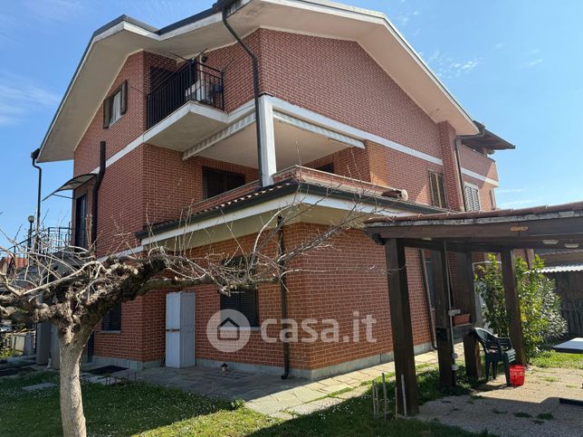 Box/posto auto in residenziale in Via G. Medici 25
