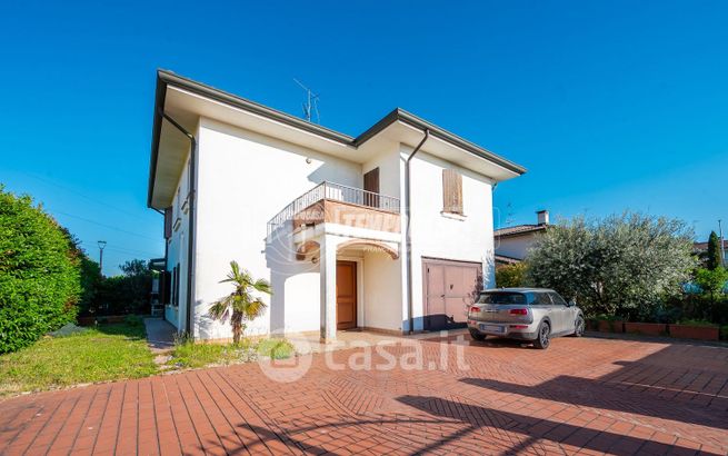 Villa in residenziale in Via Generale Enrico Riziero Galvaligi