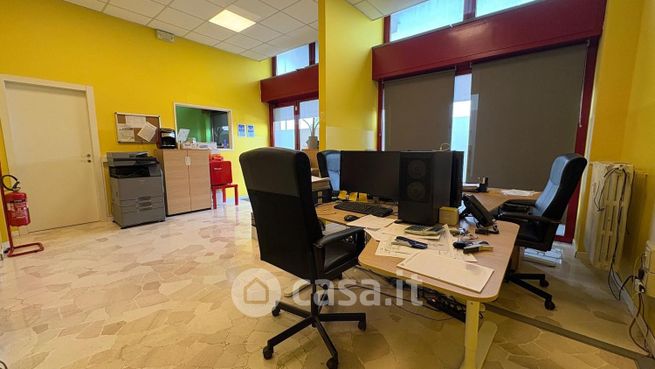 Ufficio in commerciale in Viale Lombardia 246