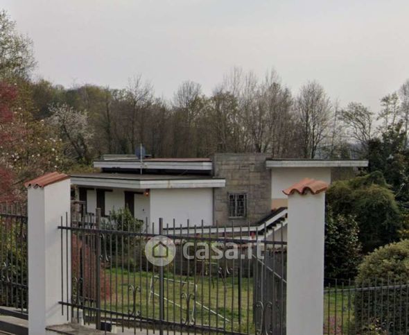 Casa bi/trifamiliare in residenziale in Via per Arona 76