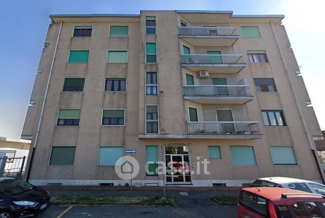 Ufficio in commerciale in Via Como 3