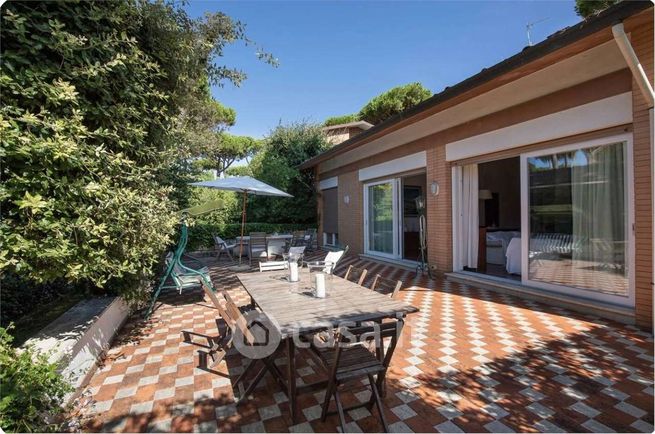 Villa in residenziale in Via Monte Nona
