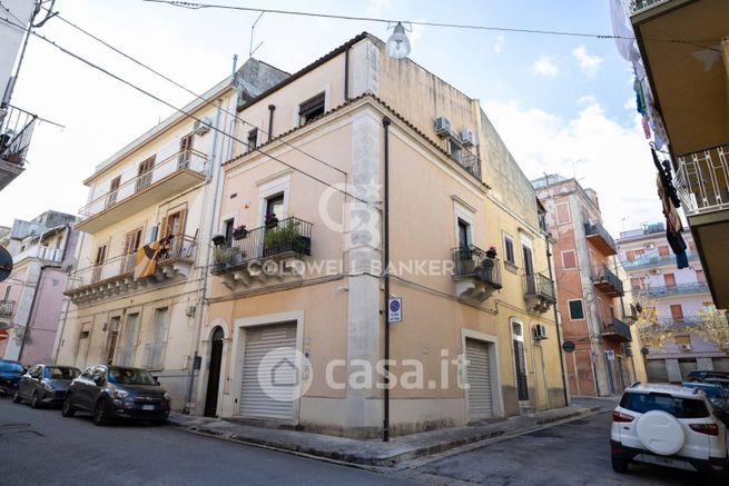 Casa indipendente in residenziale in Via Trento 3