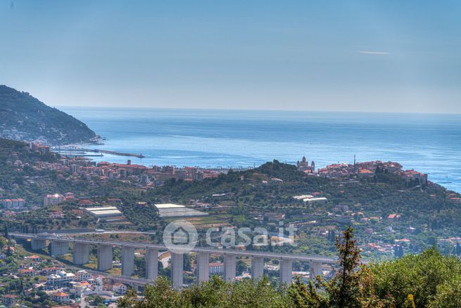 Villa in residenziale in Strada Civezza 57