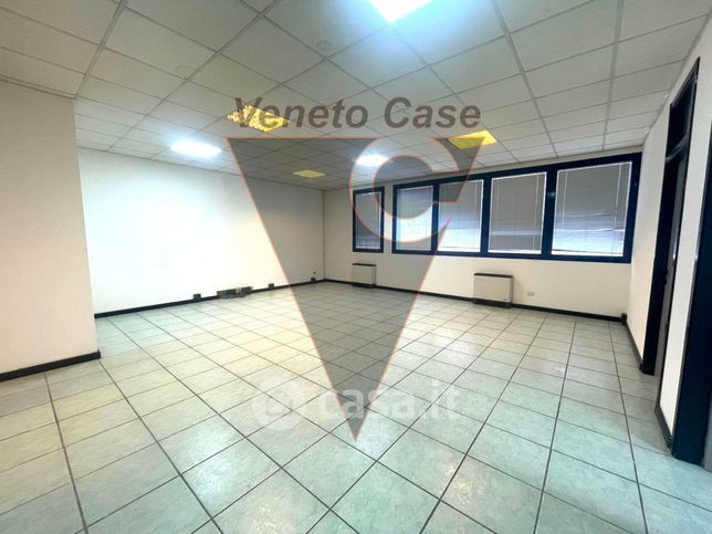 Ufficio in commerciale in Via PanÃ 