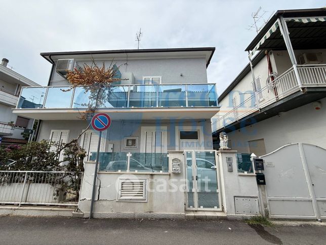 Appartamento in residenziale in Via Nemi