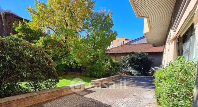 Ufficio in commerciale in Via Valenza