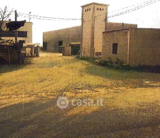 Capannone in commerciale in Strada Statale 538