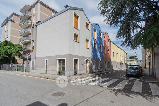 Ufficio in commerciale in 