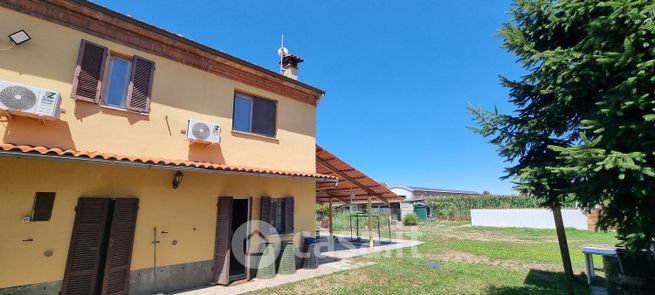 Casa indipendente in residenziale in - con ampio giardino - 10 minuti d' auto