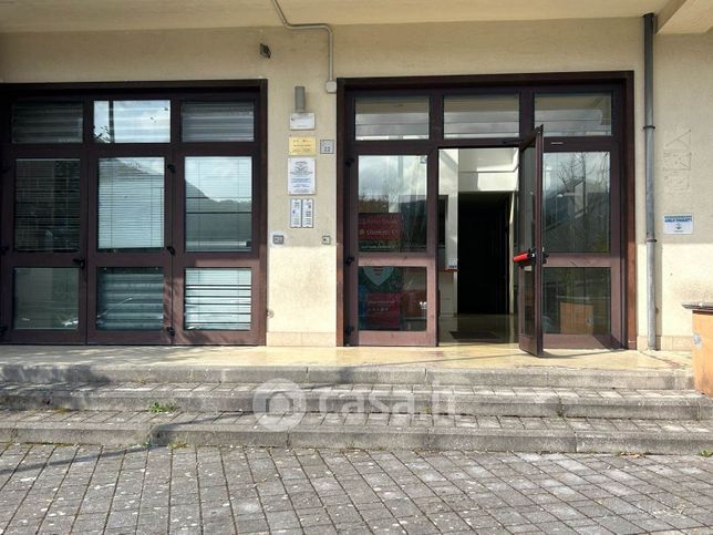 Ufficio in commerciale in 