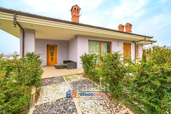 Villa in residenziale in Strada Orti 64