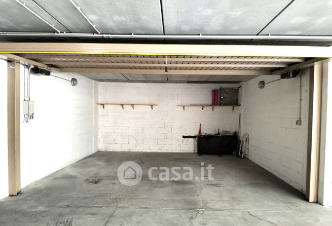 Box/posto auto in residenziale in Via Capitolina 3