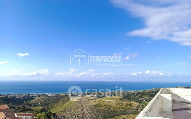 Casa indipendente in residenziale in Via Candelora 42