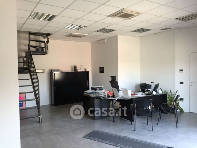 Ufficio in commerciale in Via CADUTI DEL LAVORO 22