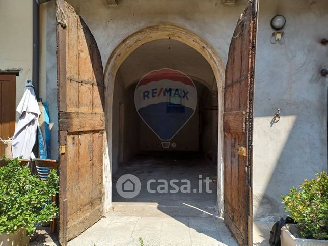 Box/posto auto in residenziale in Piazza Martiri della Libertà 22