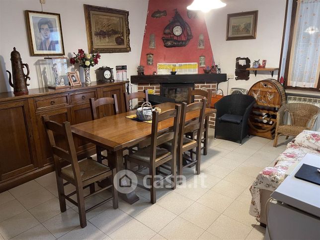 Casa bi/trifamiliare in residenziale in Vicolo Cuneo 4