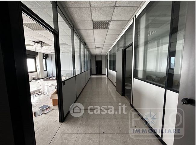 Ufficio in commerciale in 