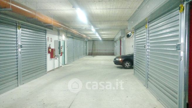 Garage/posto auto in residenziale in Traversa arena 22