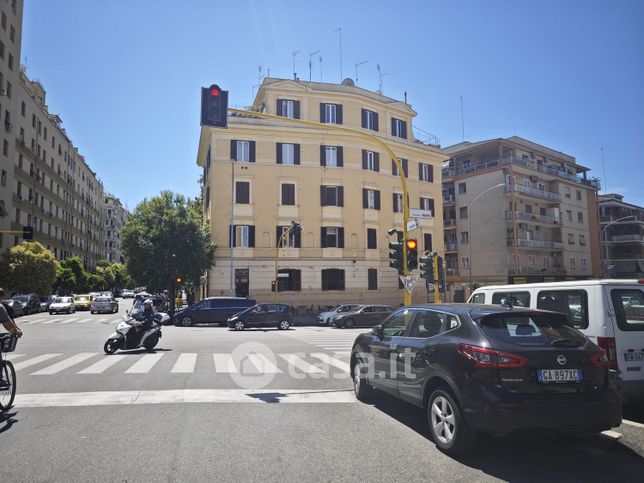 Attivitã /licenza (con o senza mura) in commerciale in Via Alfredo Baccarini 2