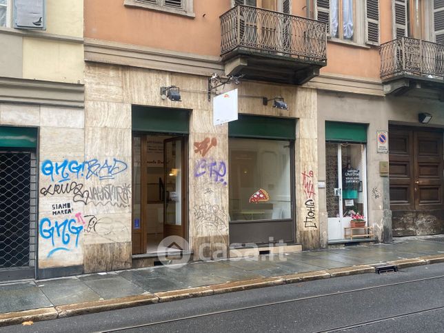 Attività/licenza (con o senza mura) in commerciale in Via Accademia Albertina 29